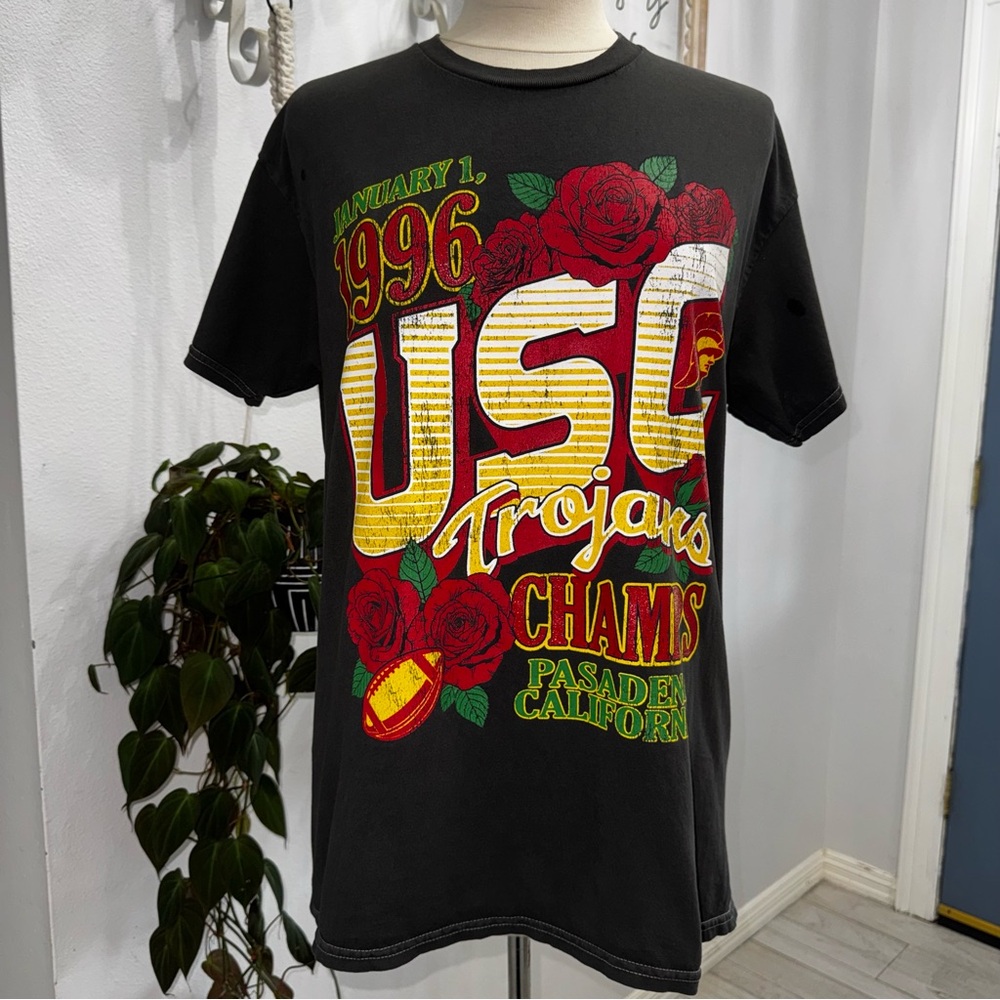 USC Trojans Black Graphic T-Shirt‎ M